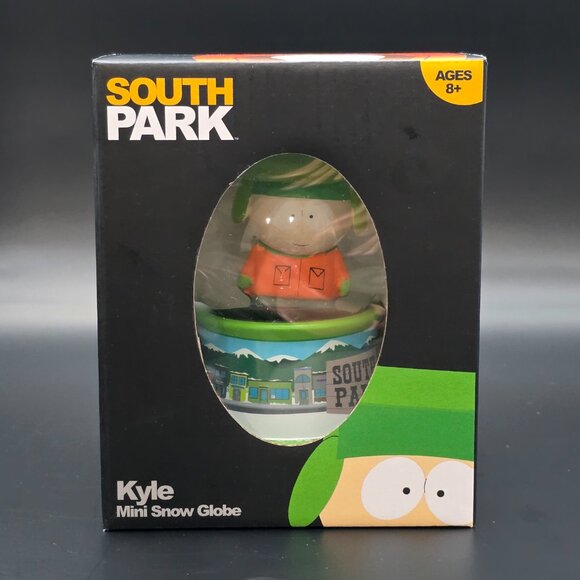 South Park Mini Snow Globe - Kyle - Picture 3 of 8